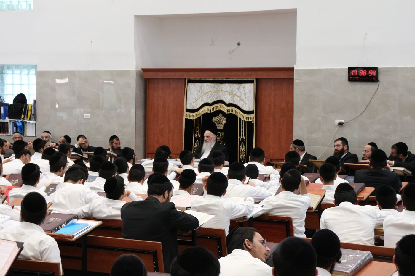הגר"ח פיינשטיין בישיבת אהל תורה
