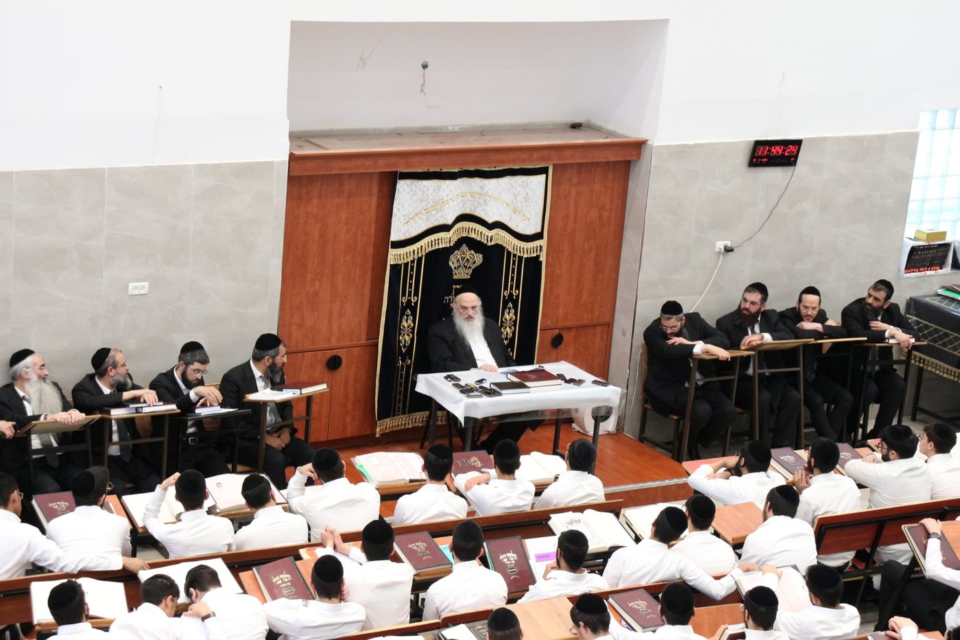 הגר"ח פיינשטיין בישיבת אהל תורה