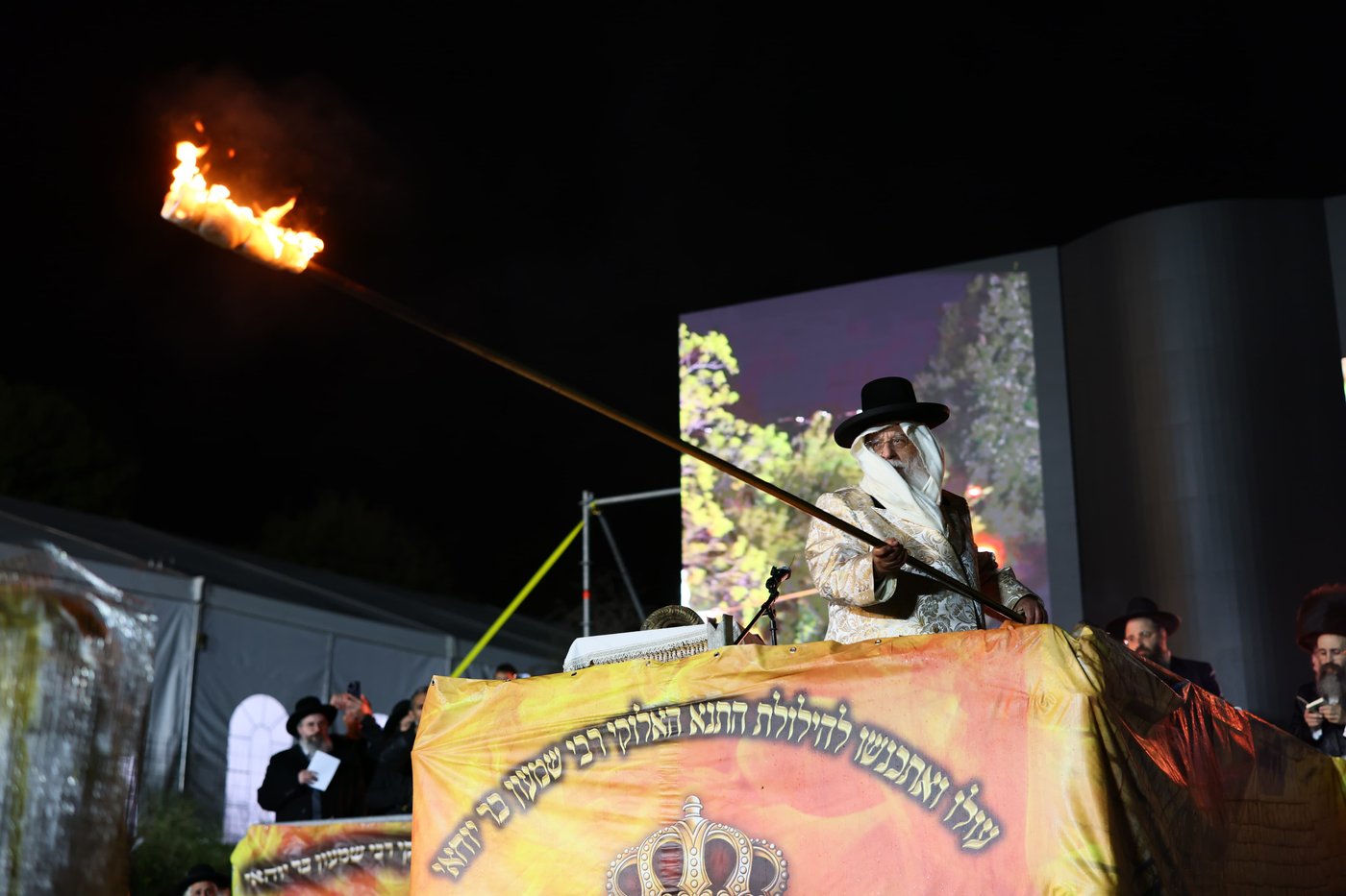 ההדלקה שע"י המקובל רבי בניהו שמואלי - ל"ג בעומר תשפ"ו