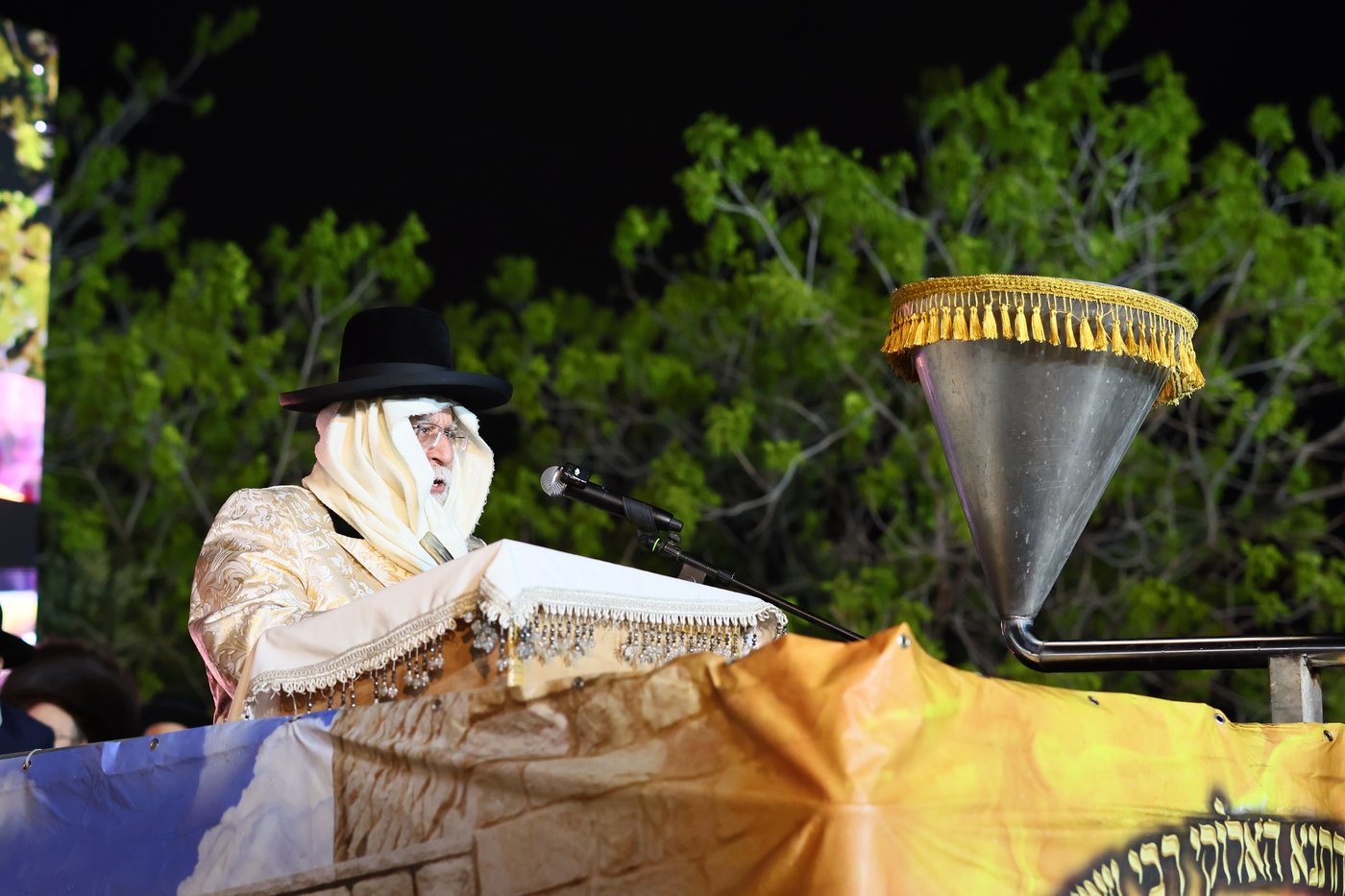 ההדלקה שע"י המקובל רבי בניהו שמואלי - ל"ג בעומר תשפ"ו