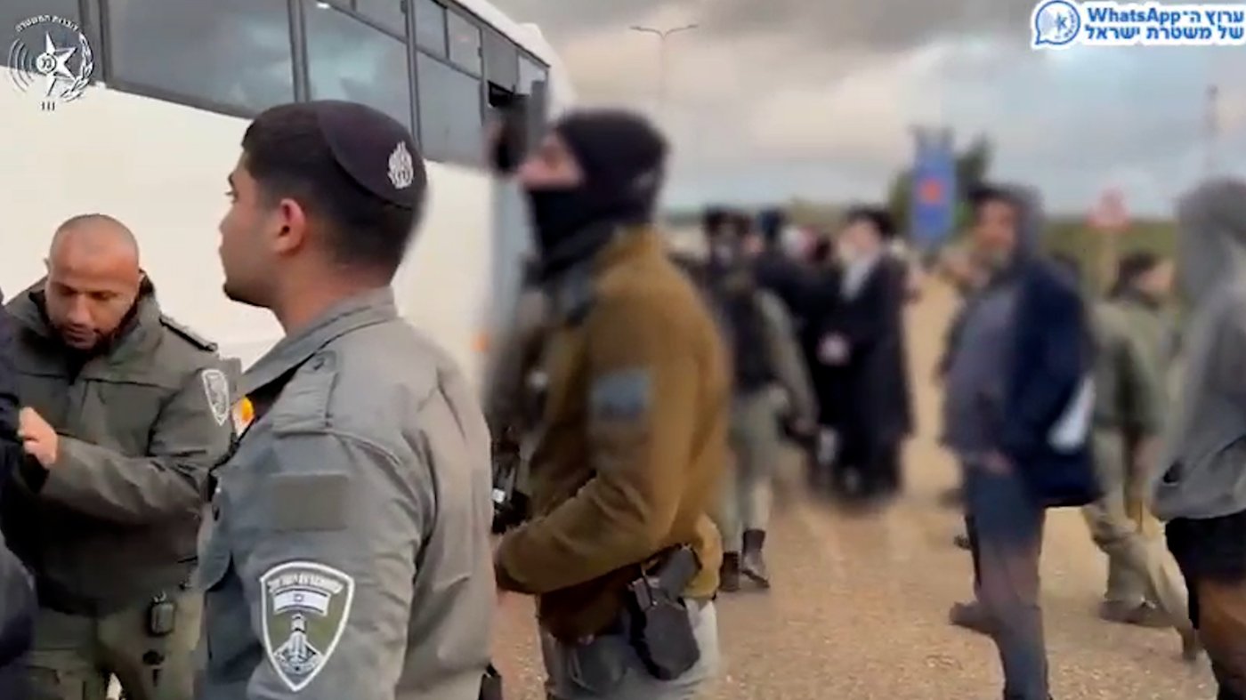 המשטרה מפנה אנשים שעלו למירון