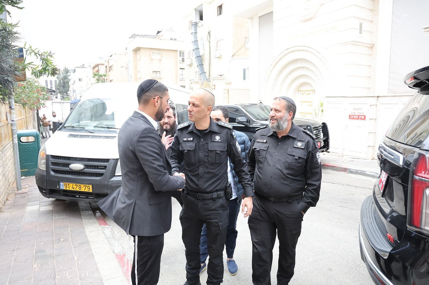 נציב השב"ס אצל הרב יגאל כהן