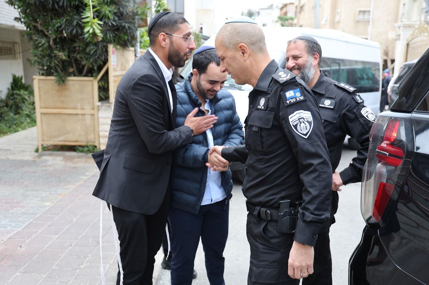 נציב השב"ס אצל הרב יגאל כהן
