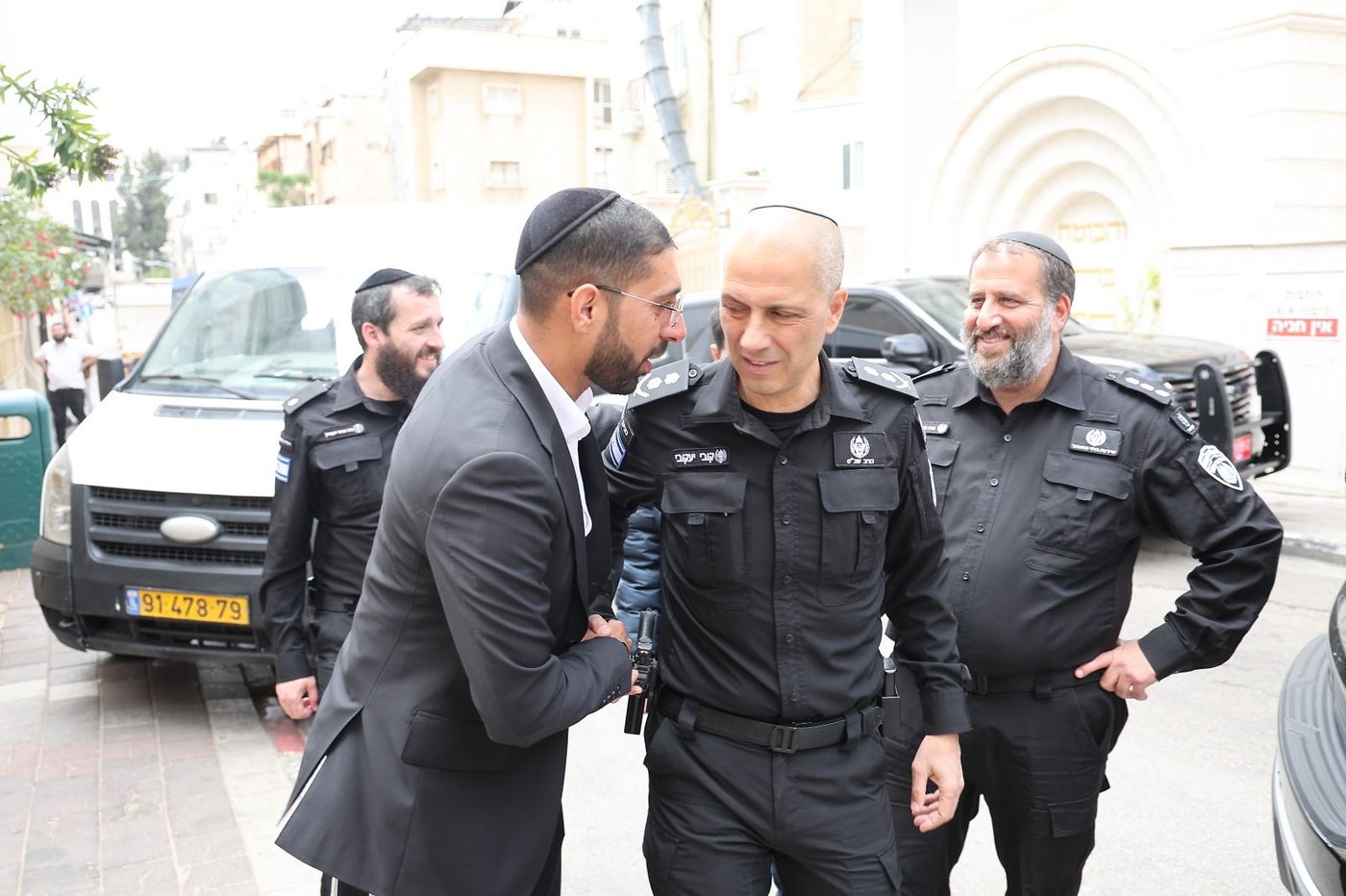 נציב השב"ס אצל הרב יגאל כהן
