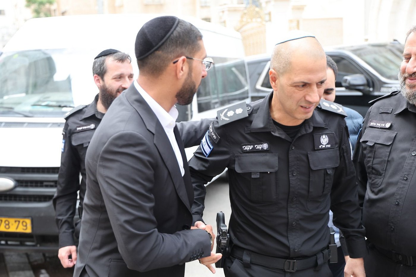 נציב השב"ס אצל הרב יגאל כהן