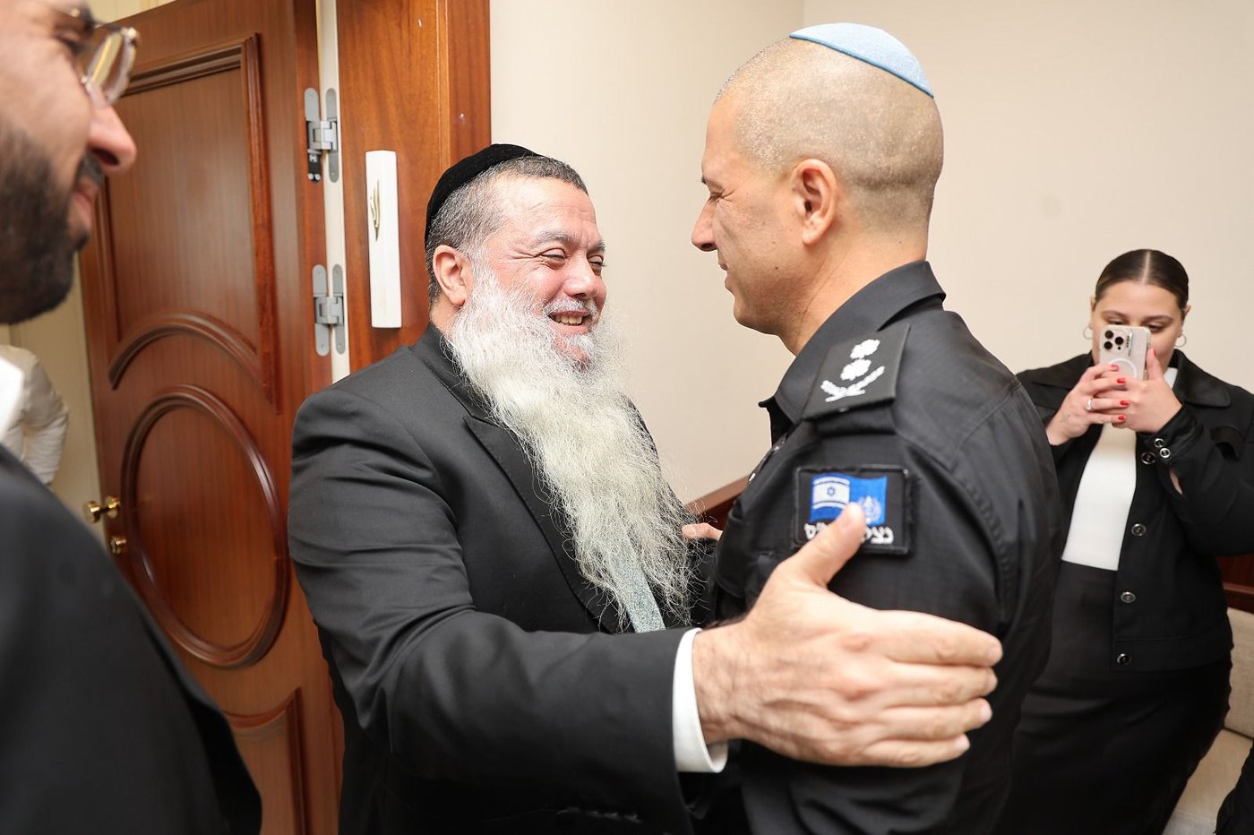 נציב השב"ס אצל הרב יגאל כהן