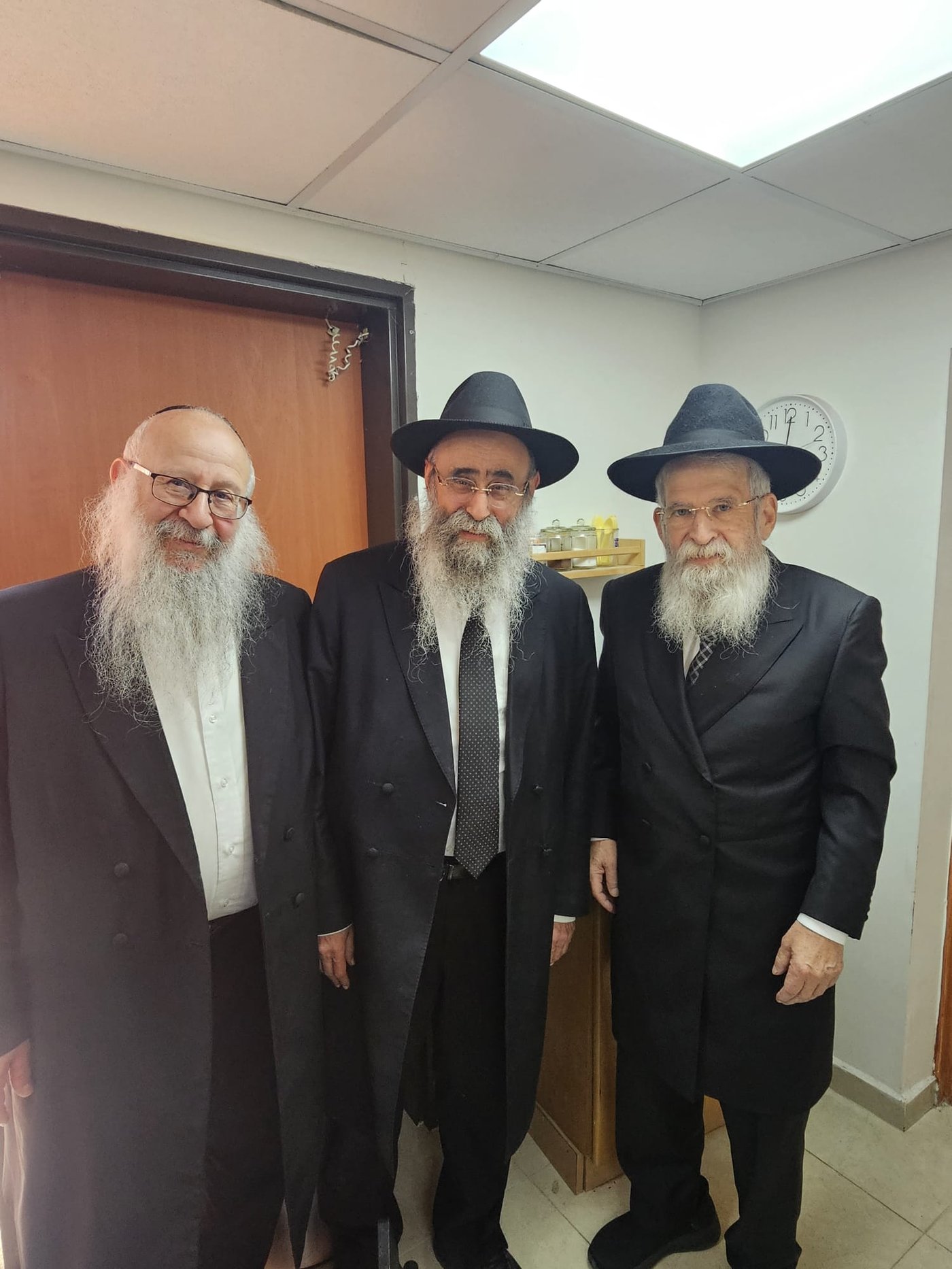 אחרי האירוע הרפואי המורכב: רבה של חולון הופיע בבית הדין העליון של חב"ד