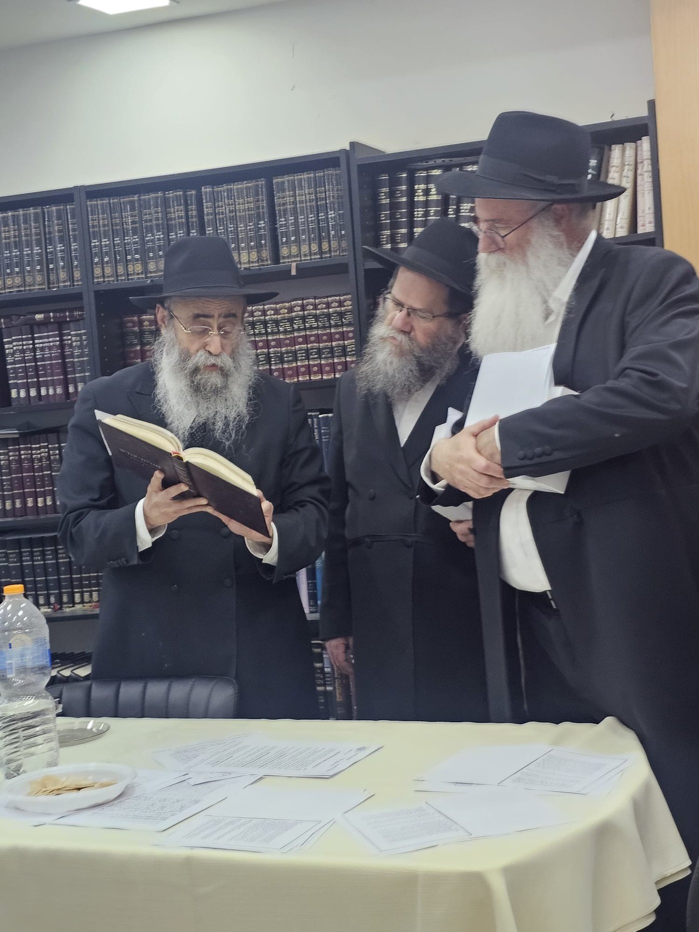 אחרי האירוע הרפואי המורכב: רבה של חולון הופיע בבית הדין העליון של חב"ד