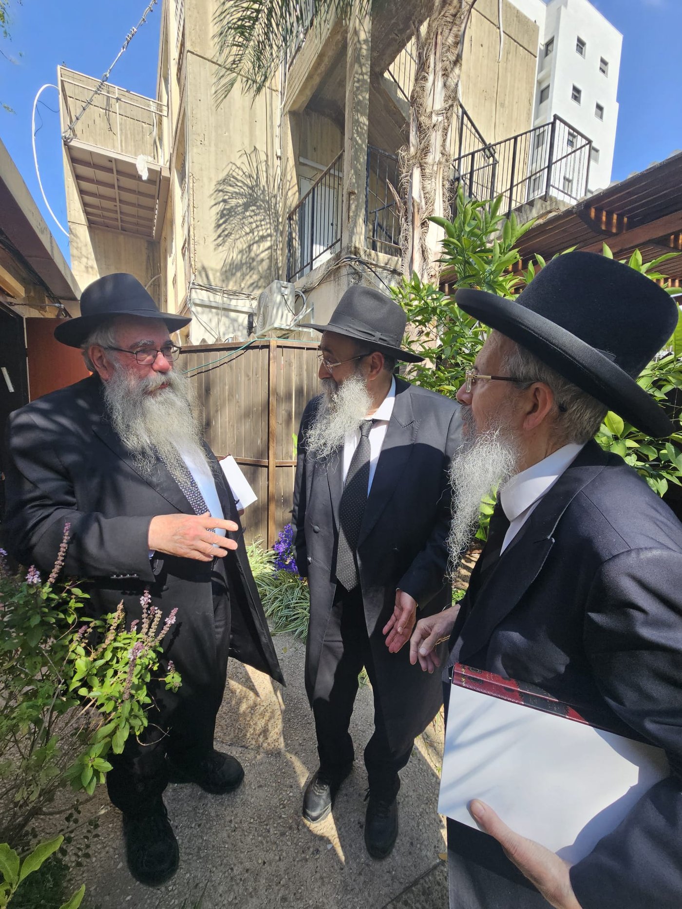 אחרי האירוע הרפואי המורכב: רבה של חולון הופיע בבית הדין העליון של חב"ד