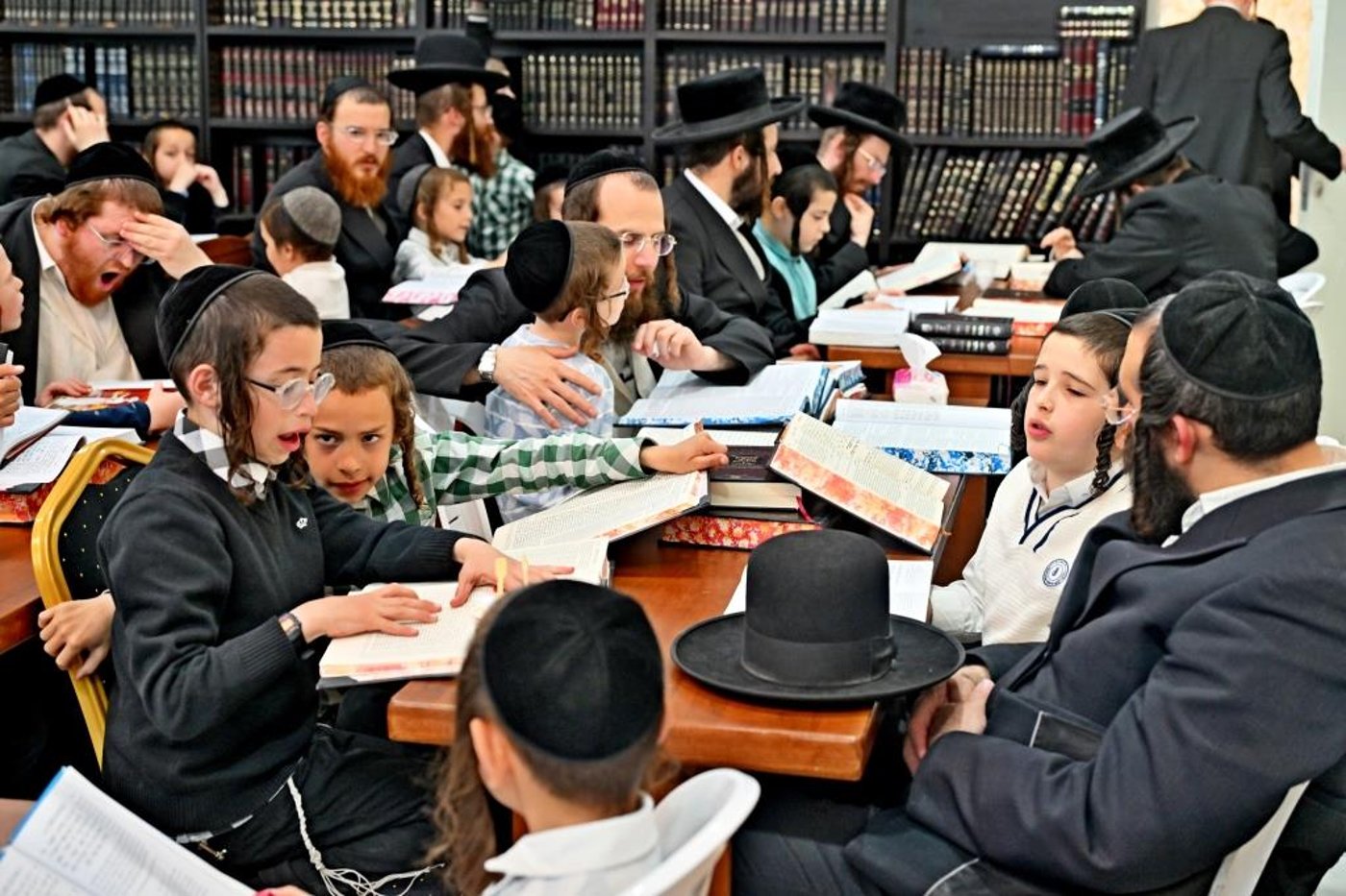 ל"ג בעומר בחצה"ק ספינקא בית שמש