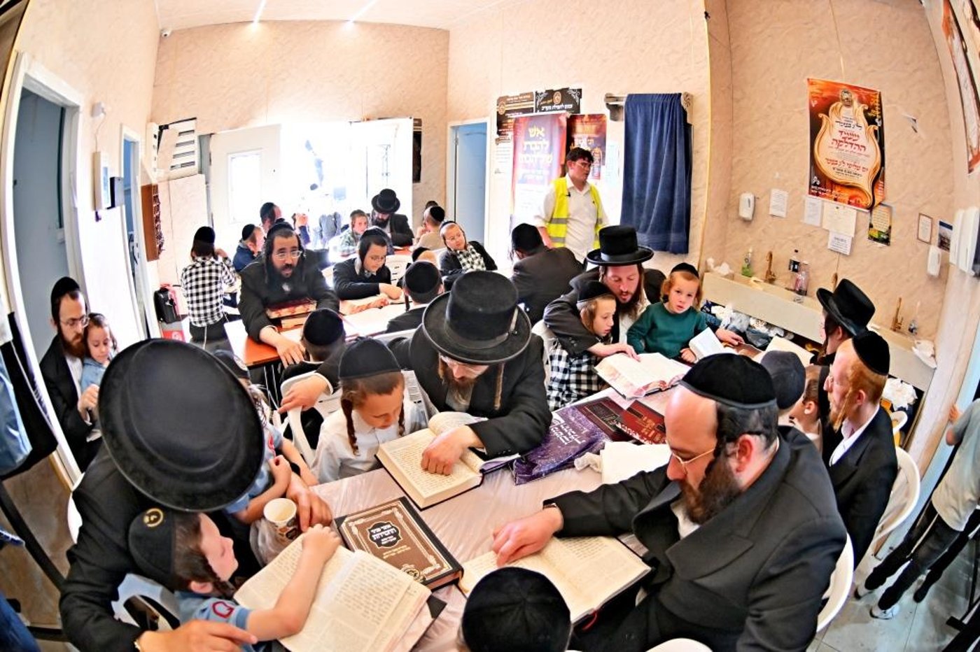 ל"ג בעומר בחצה"ק ספינקא בית שמש