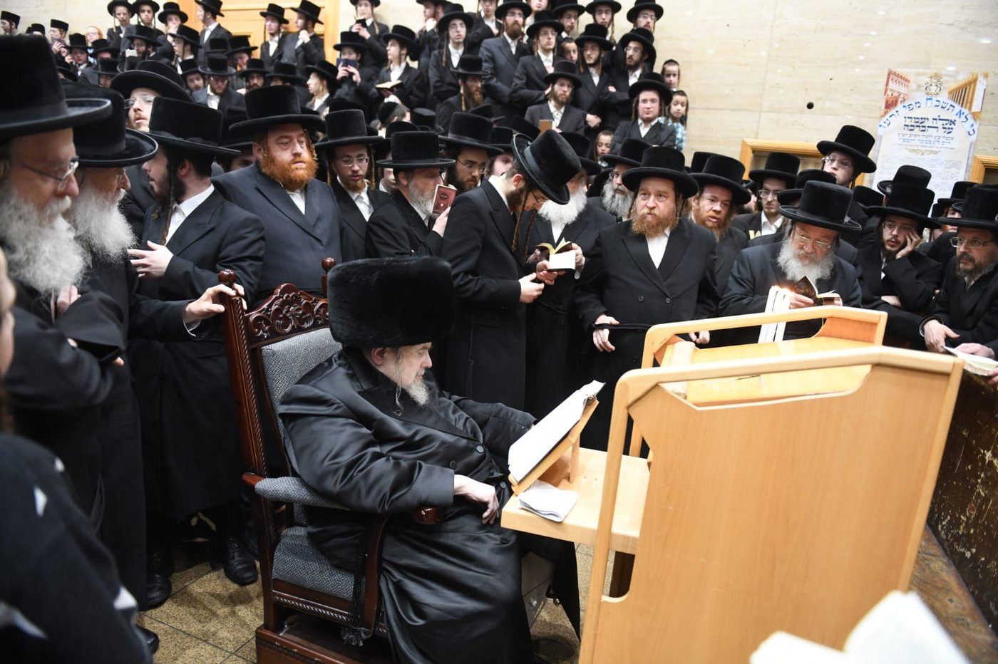 ל"ג בעומר בחצה"ק בעלזא