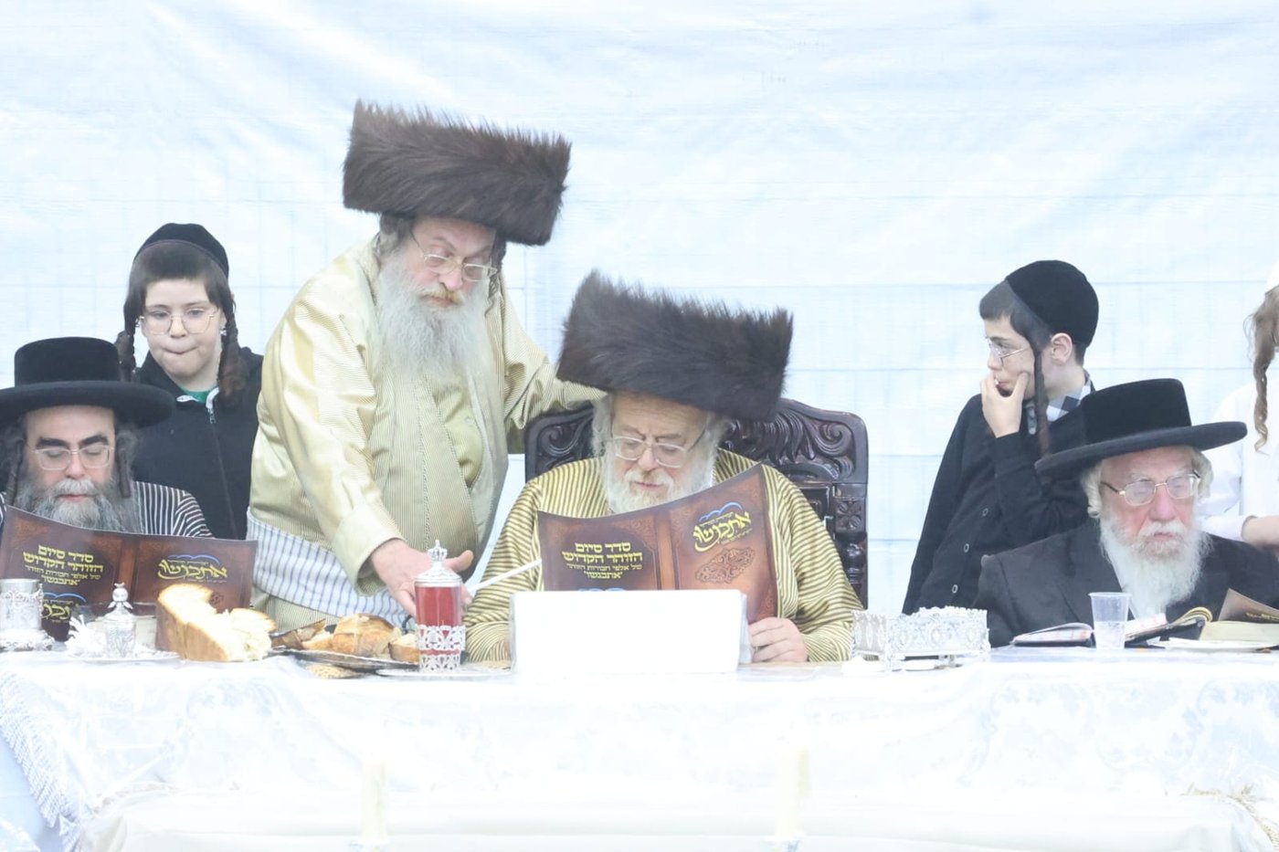 מעמד הסיומים של 'אתכנשו'