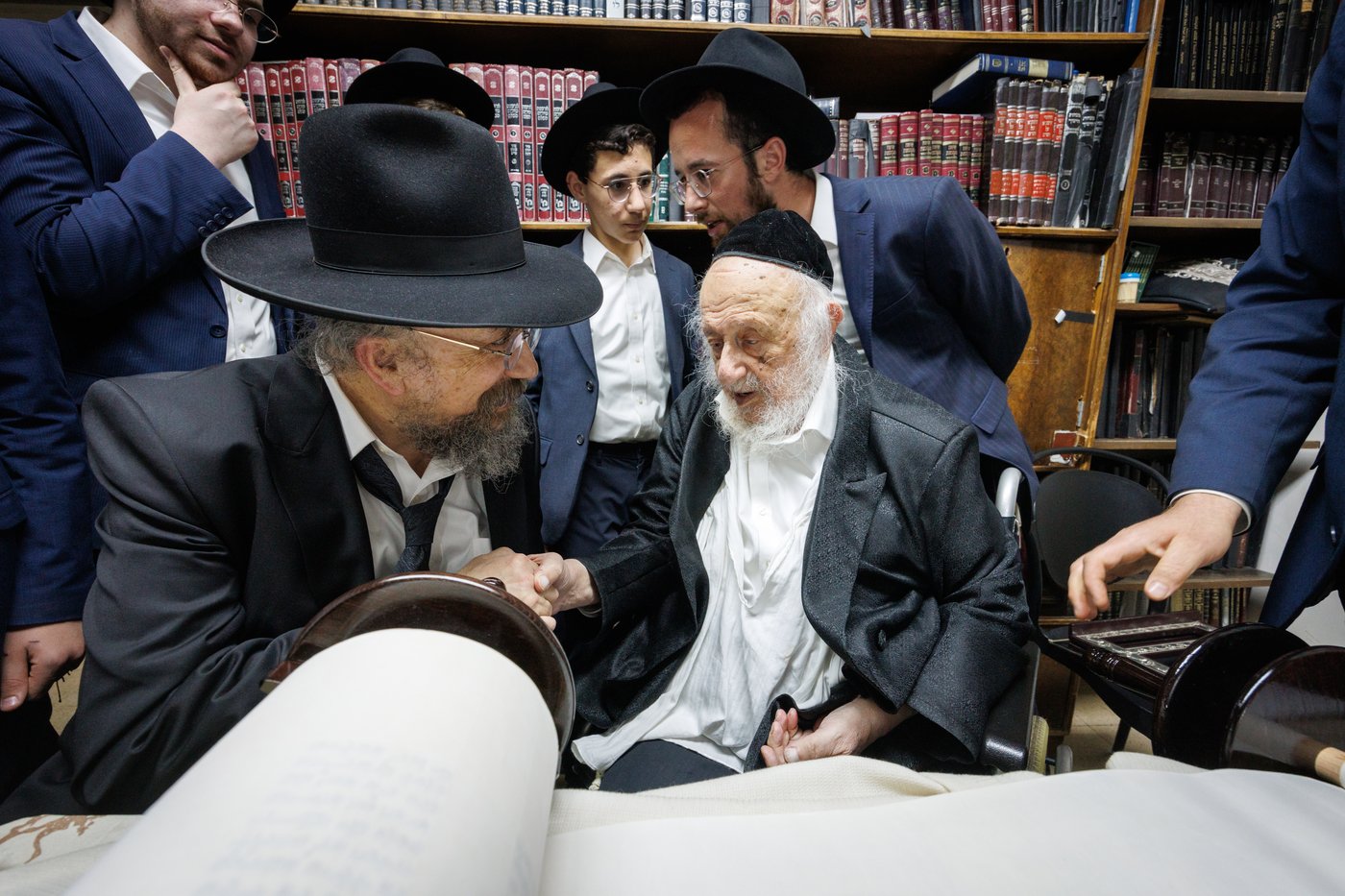 הכנסת ספר תורה בפרדס כץ