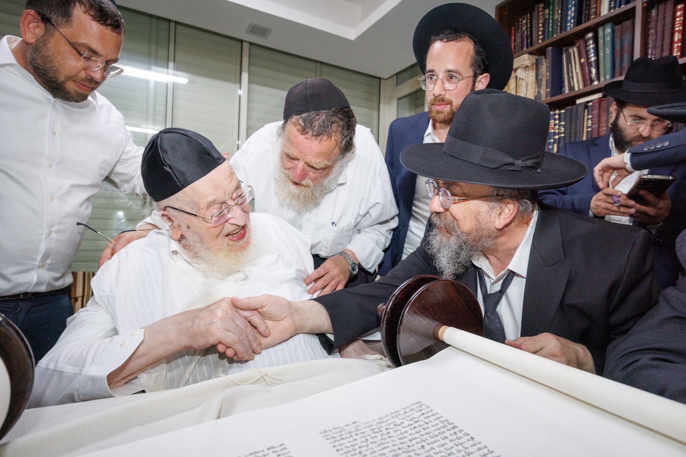 הכנסת ספר תורה בפרדס כץ