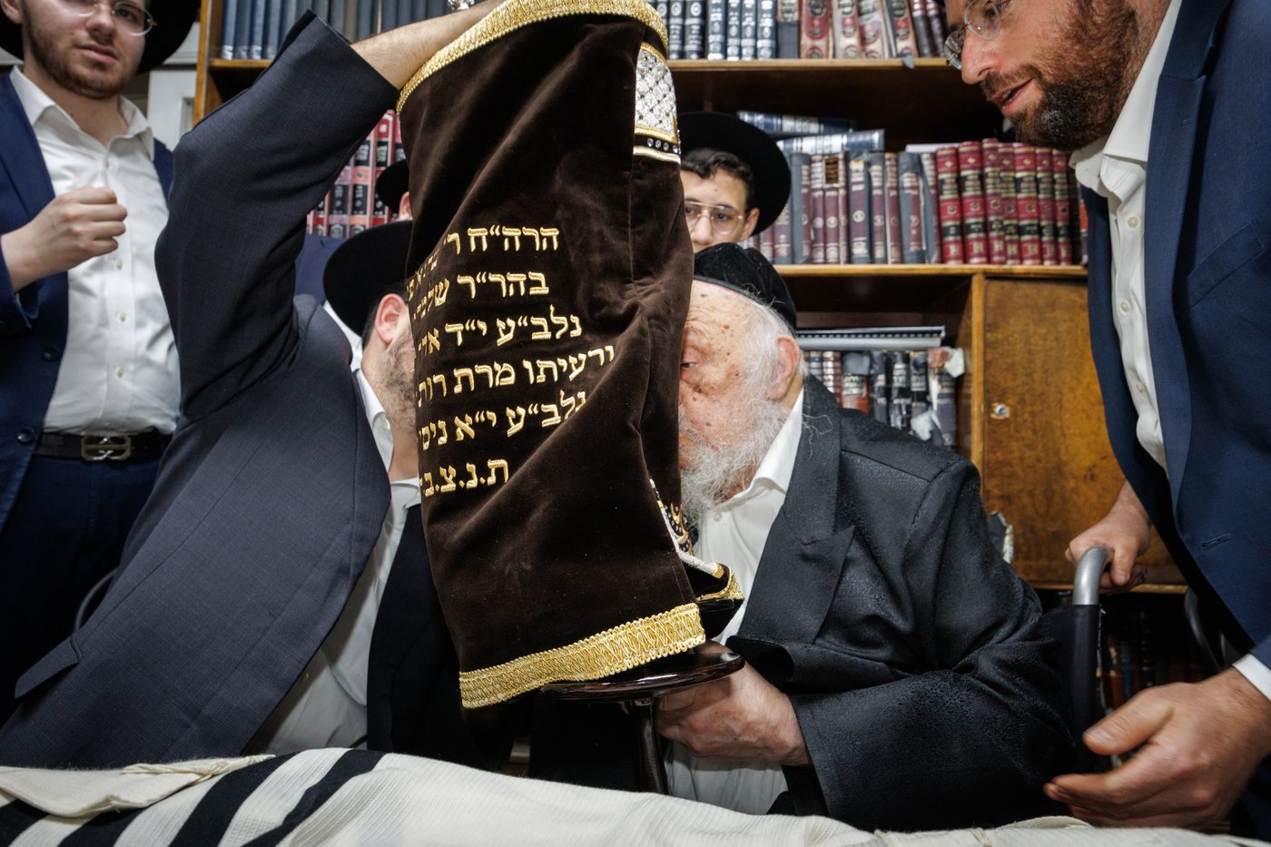 הכנסת ספר תורה בפרדס כץ