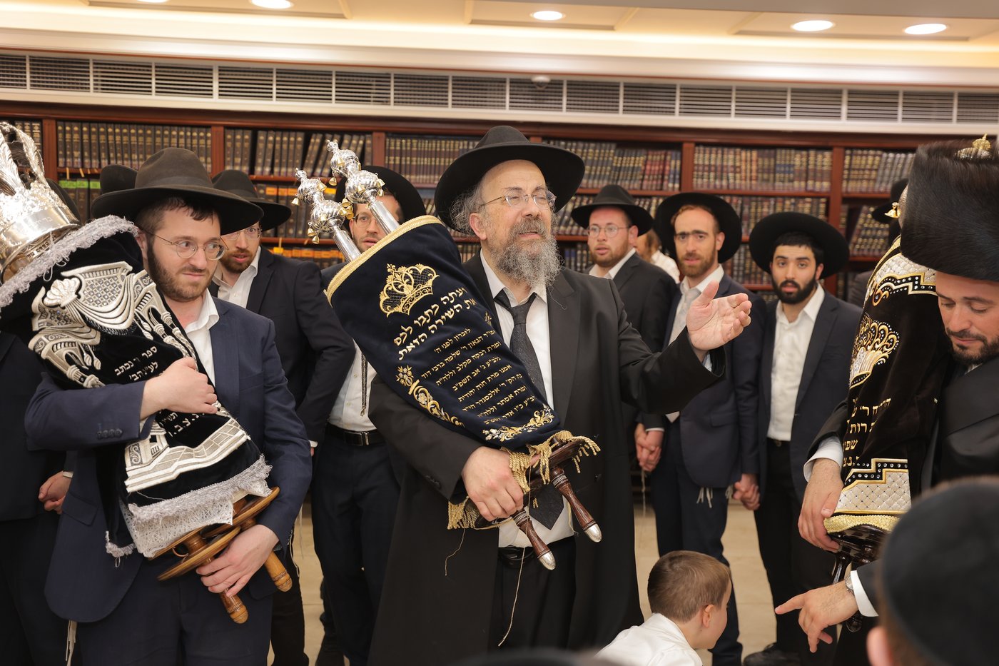 הכנסת ספר תורה בפרדס כץ
