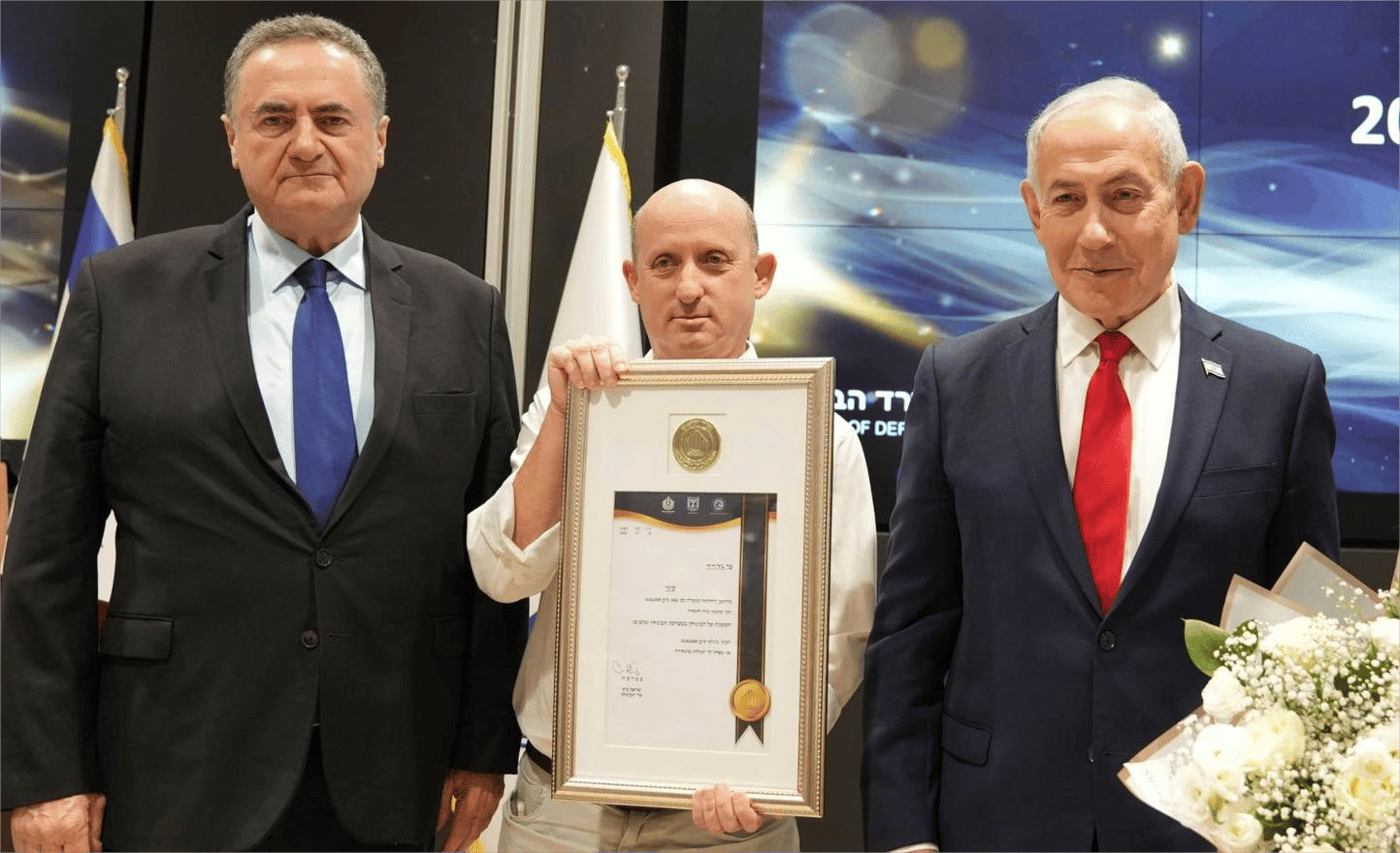 עם ראש הממשלה ושר הביטחון