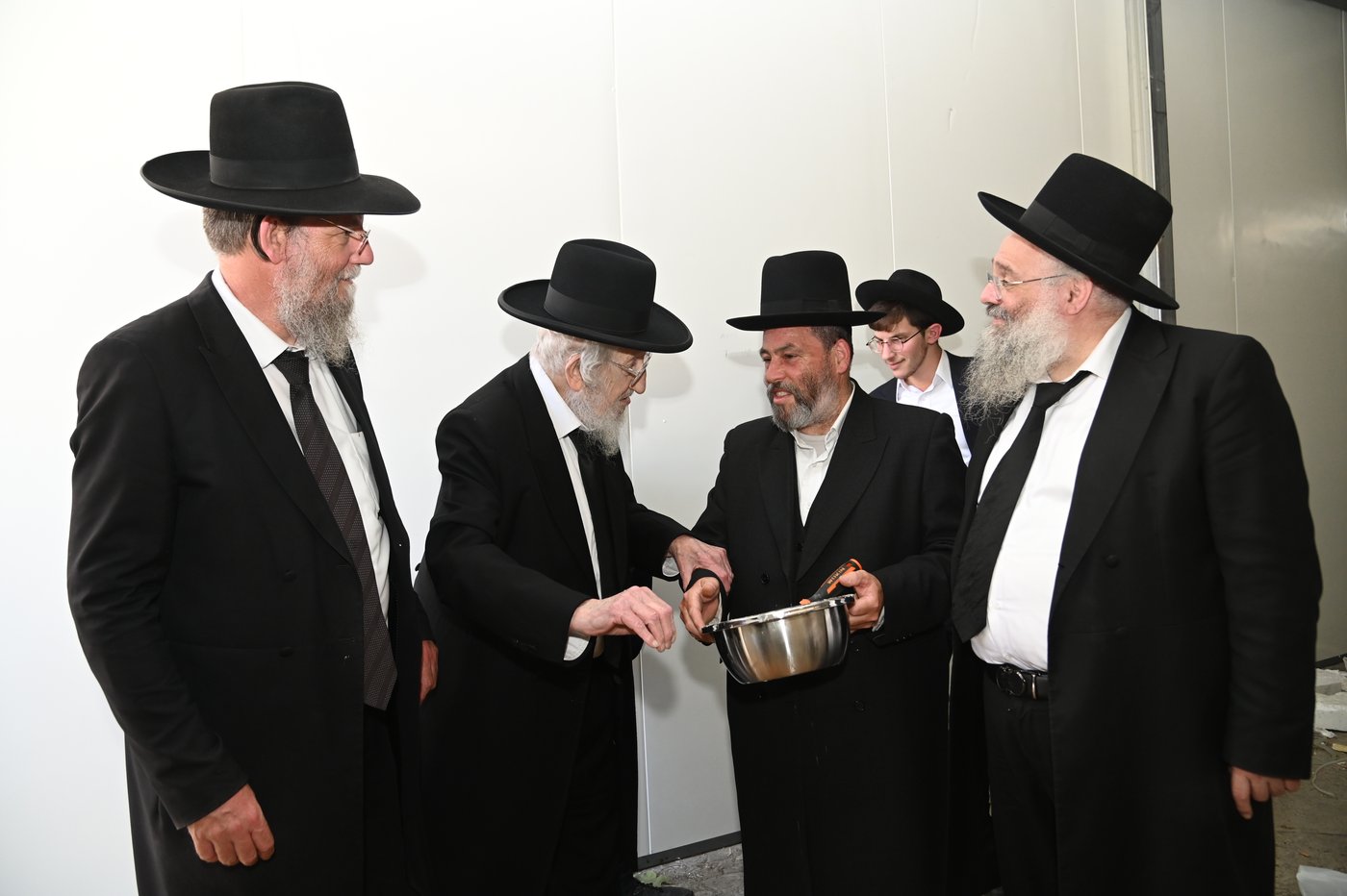 יציקת ארון הקודש בשיכון ה'