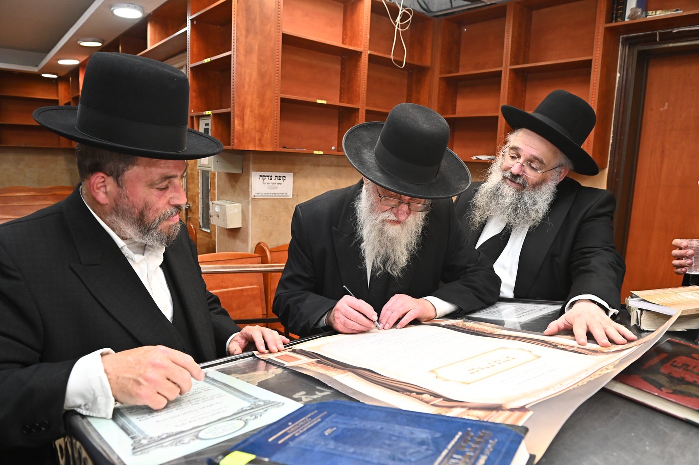 יציקת ארון הקודש בשיכון ה'