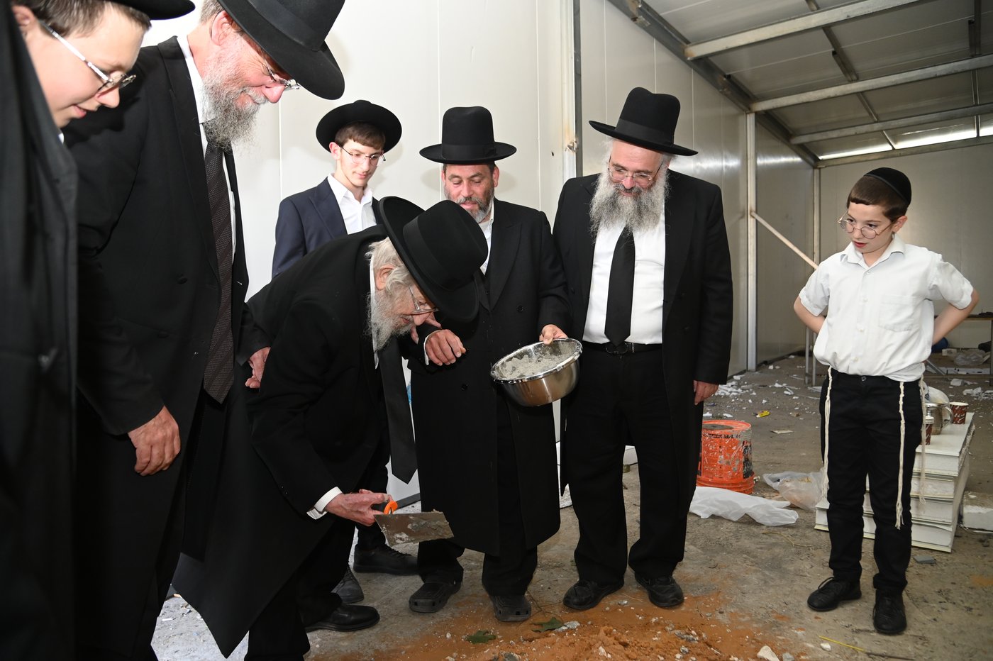 יציקת ארון הקודש בשיכון ה'