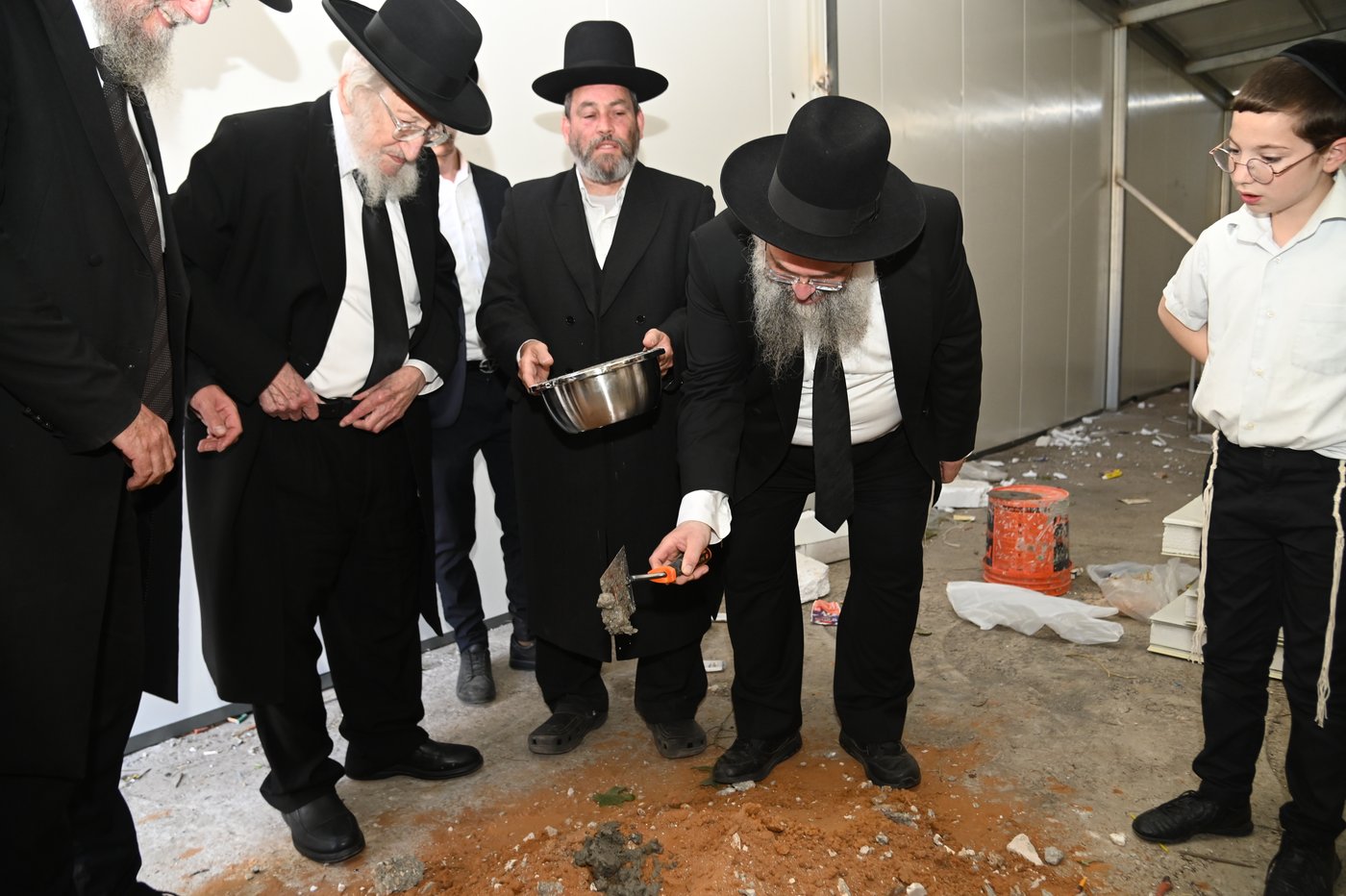 יציקת ארון הקודש בשיכון ה'