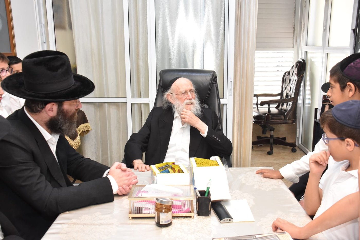 ילדי אהלי ספר אצל הגר"ש גלאי