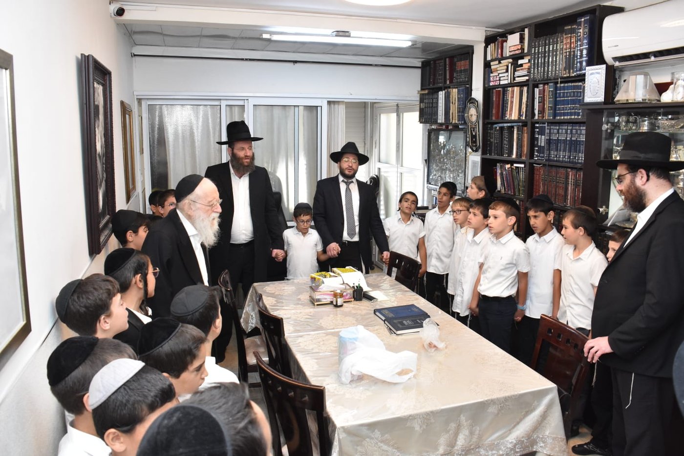 ילדי אהלי ספר אצל הגר"ש גלאי