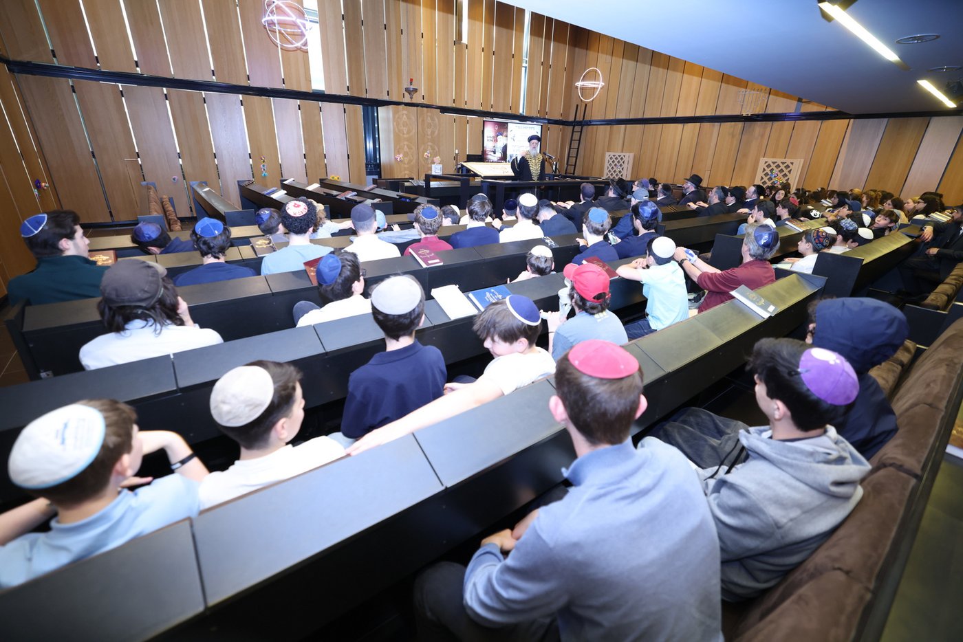 הראשל"צ הגר"ד יוסף בביקור בוינה