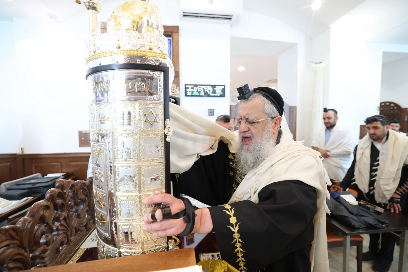 הראשל"צ הגר"ד יוסף בביקור בוינה