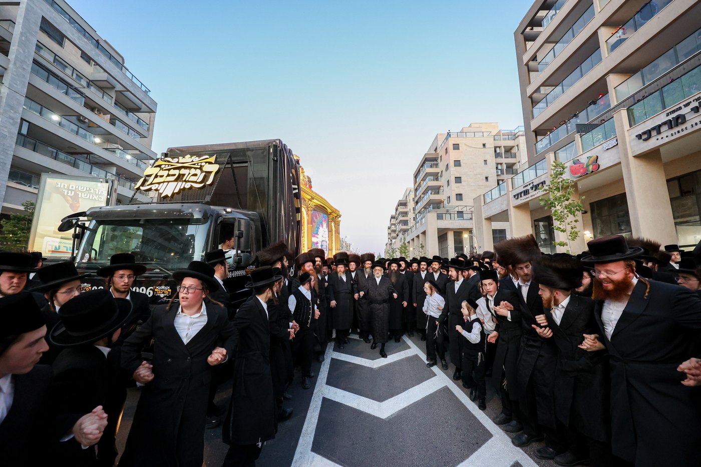 הכנסת ספר תורה בסערט ויז'ניץ