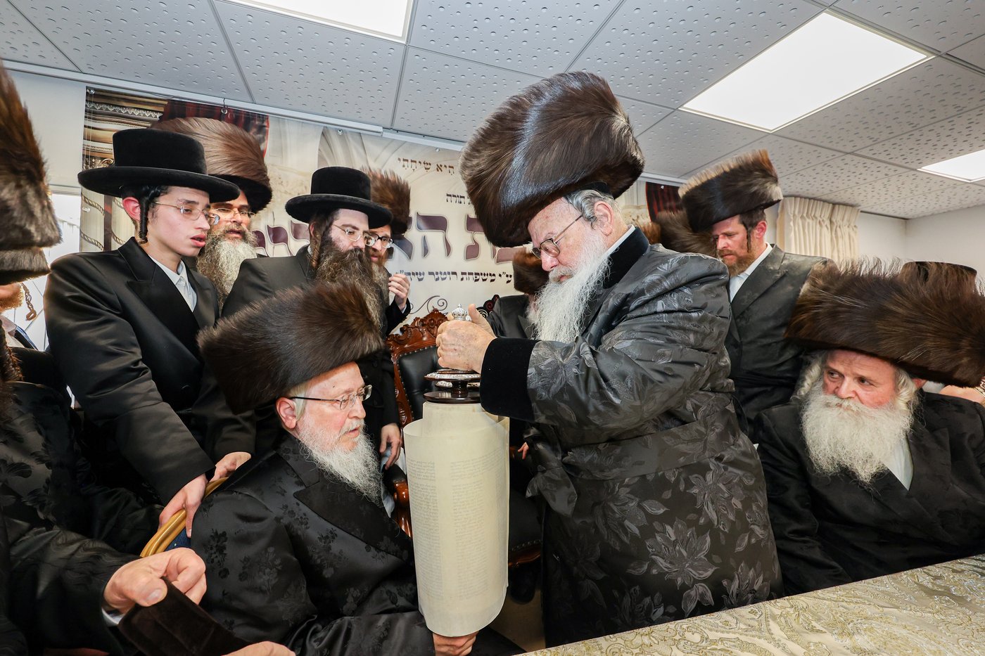 הכנסת ספר תורה בסערט ויז'ניץ