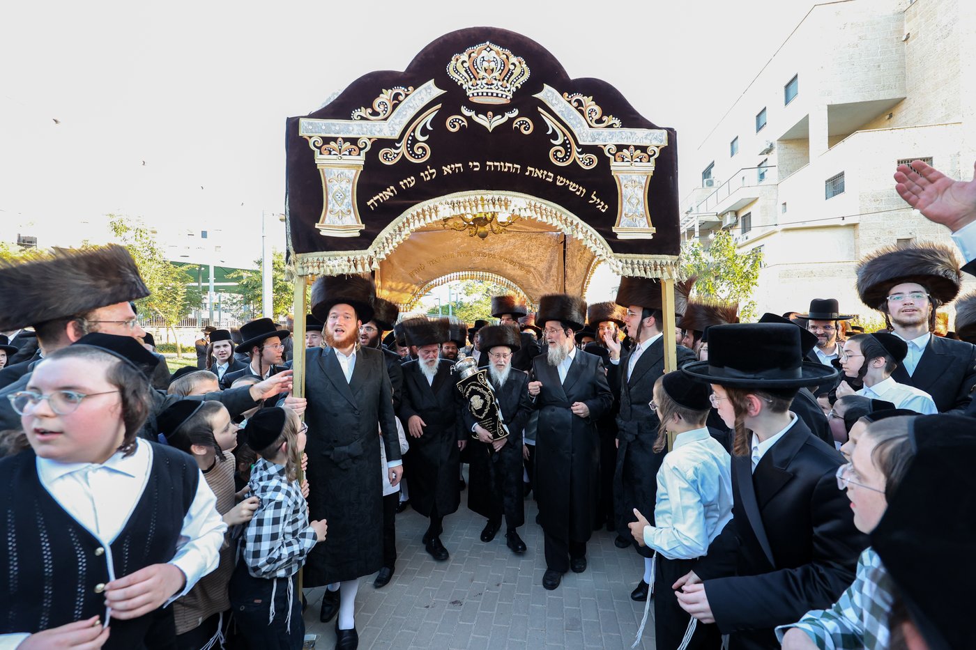 הכנסת ספר תורה בסערט ויז'ניץ