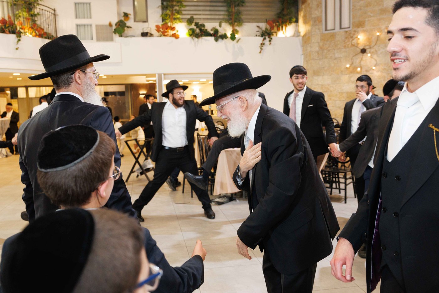 שמחת נישואי נכדת הגר"צ מאזוז