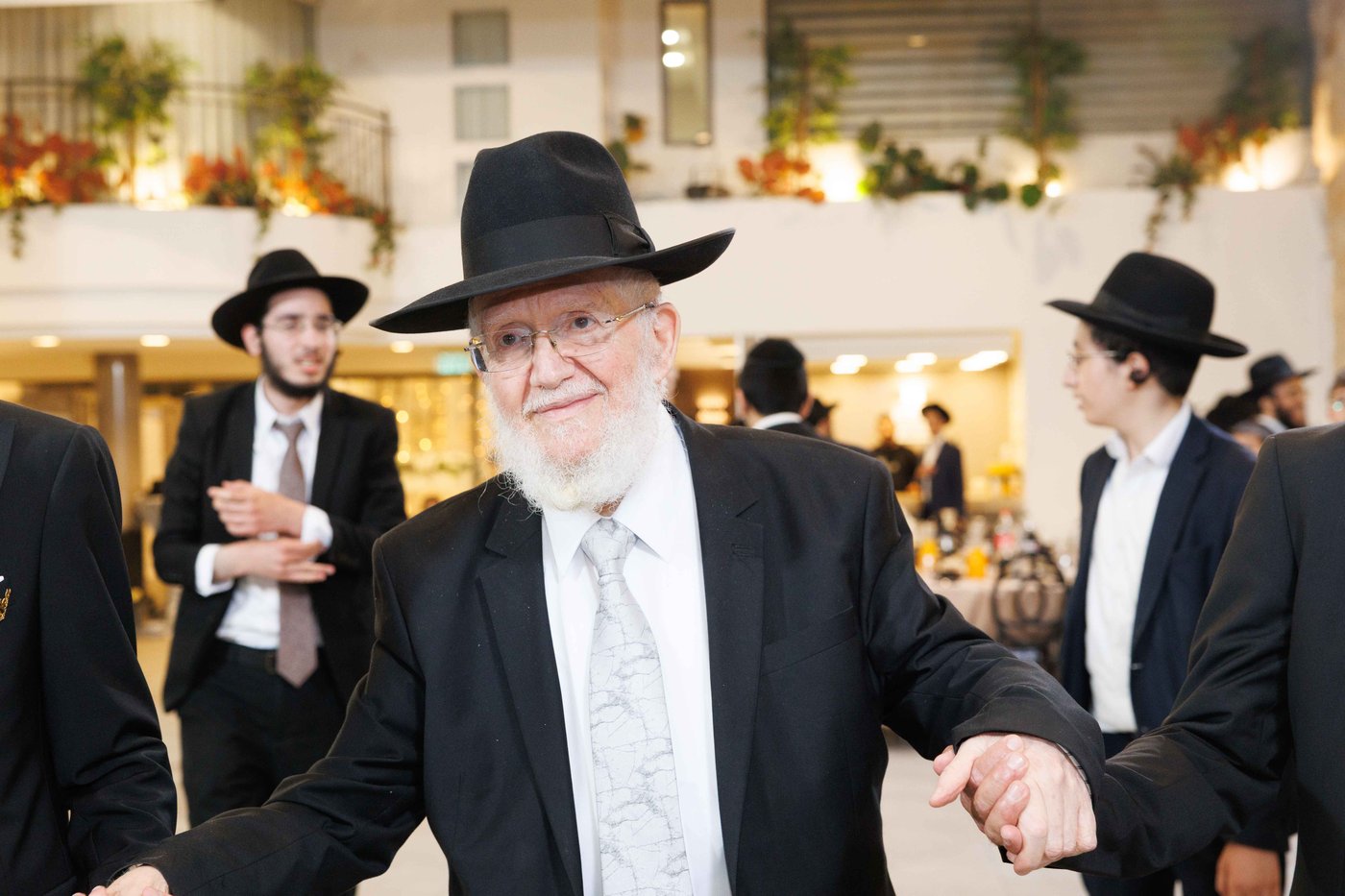 שמחת נישואי נכדת הגר"צ מאזוז