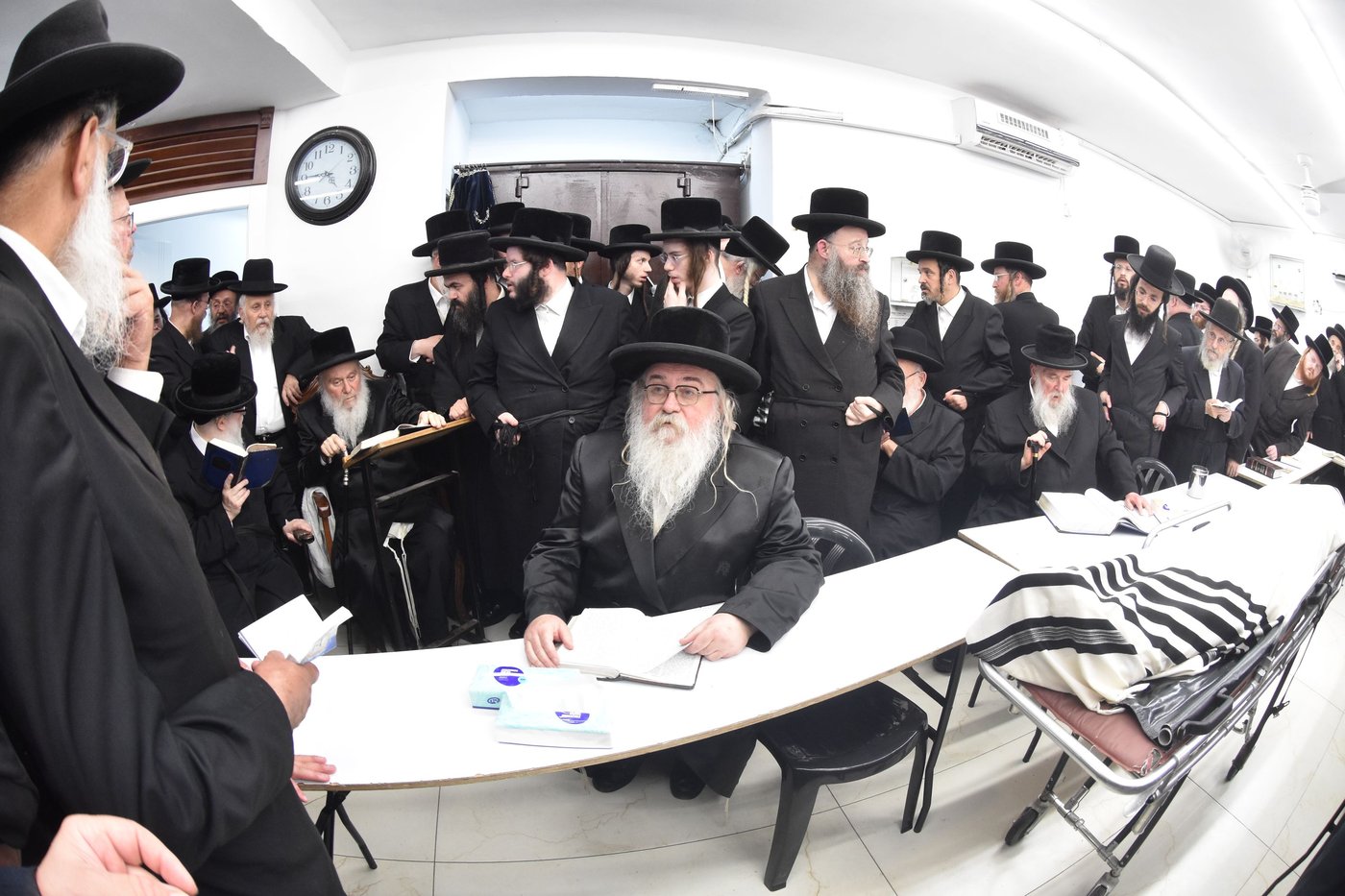 מסע הלוויית הרה"צ רבי חיים דב הלפרין זצ"ל