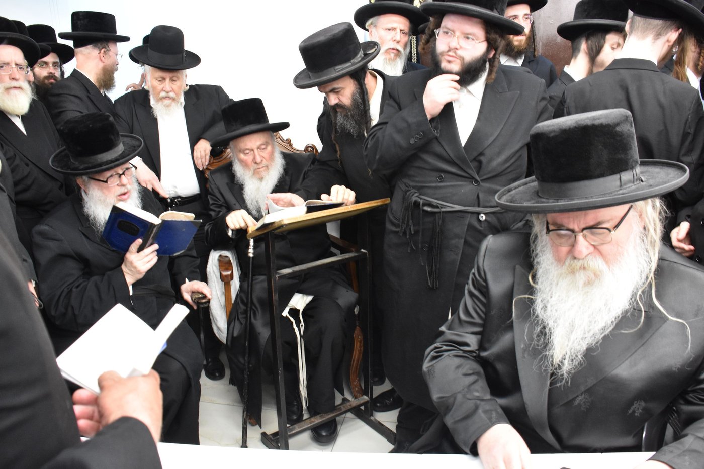מסע הלוויית הרה"צ רבי חיים דב הלפרין זצ"ל
