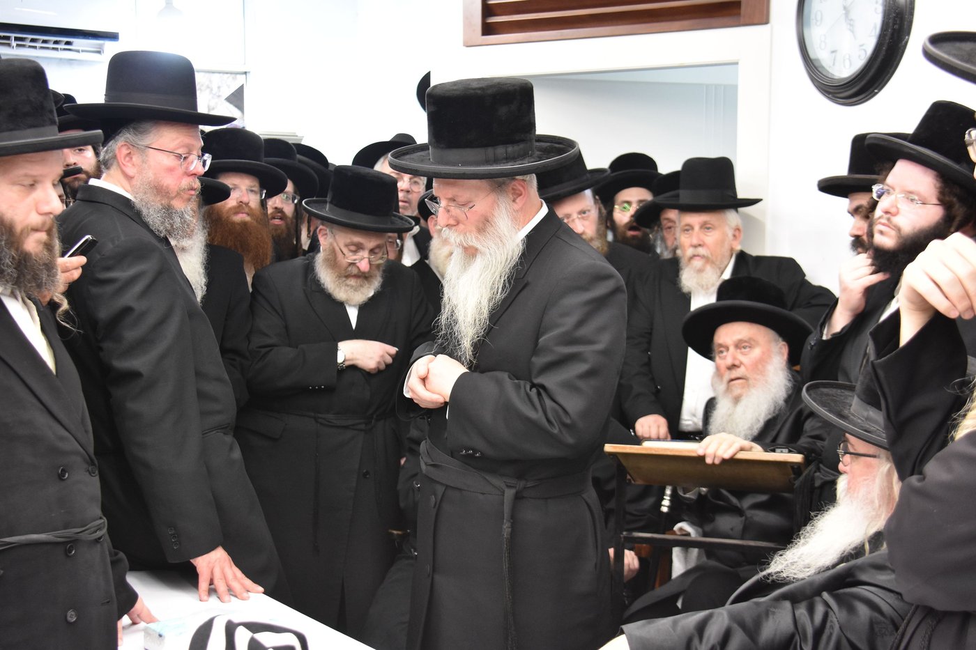 מסע הלוויית הרה"צ רבי חיים דב הלפרין זצ"ל