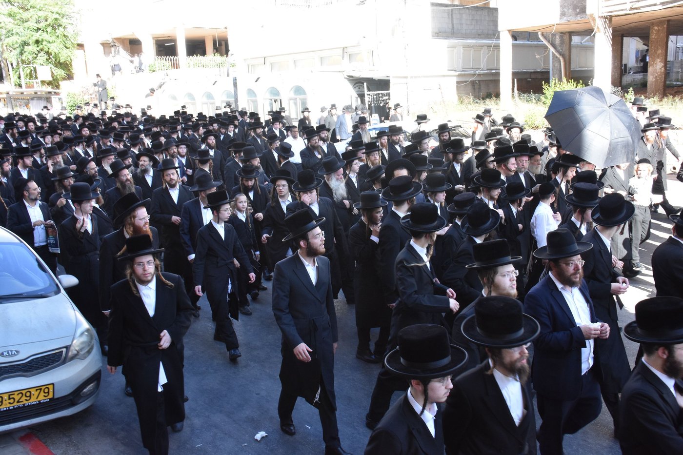 מסע הלוויית הרה"צ רבי חיים דב הלפרין זצ"ל
