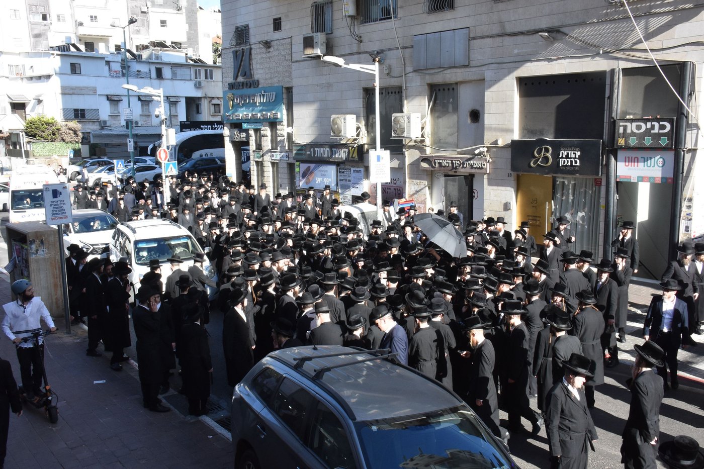 מסע הלוויית הרה"צ רבי חיים דב הלפרין זצ"ל