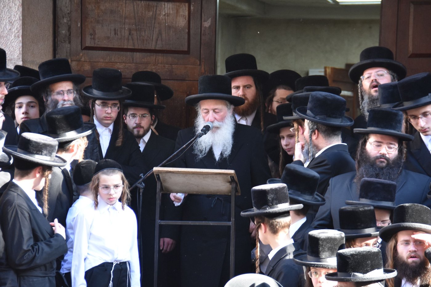 מסע הלוויית הרה"צ רבי חיים דב הלפרין זצ"ל