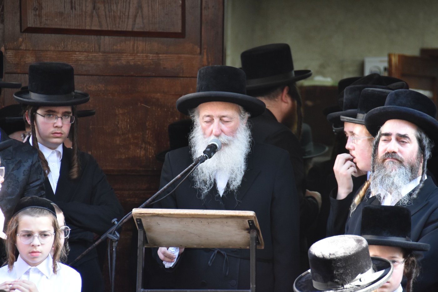 מסע הלוויית הרה"צ רבי חיים דב הלפרין זצ"ל