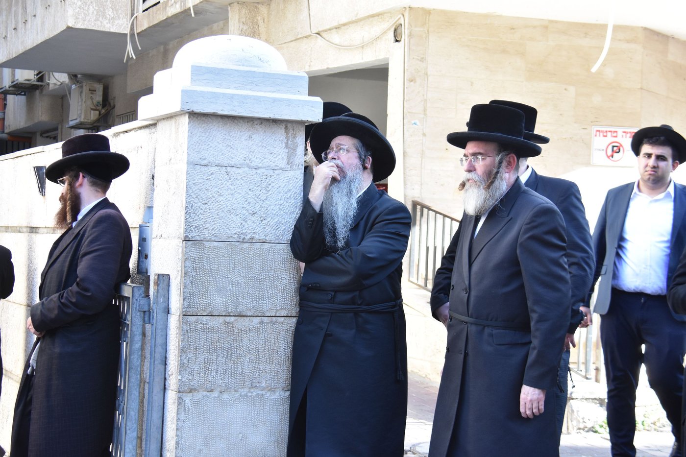 מסע הלוויית הרה"צ רבי חיים דב הלפרין זצ"ל