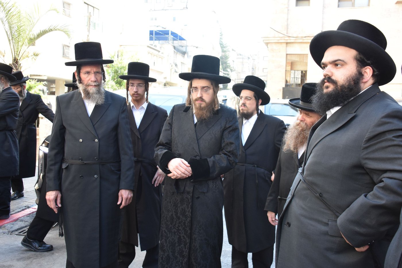 מסע הלוויית הרה"צ רבי חיים דב הלפרין זצ"ל