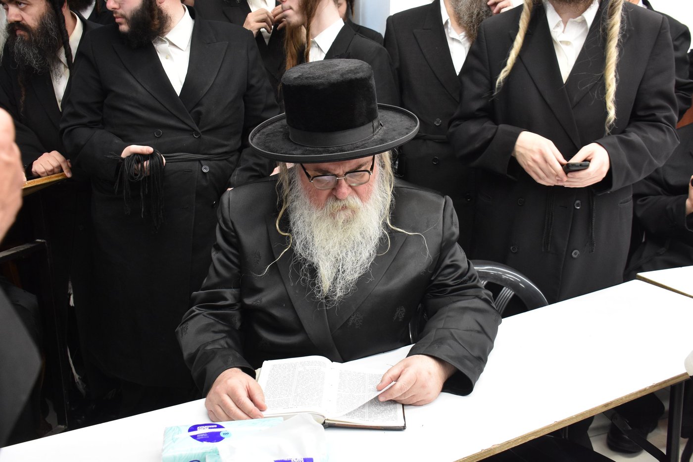 מסע הלוויית הרה"צ רבי חיים דב הלפרין זצ"ל