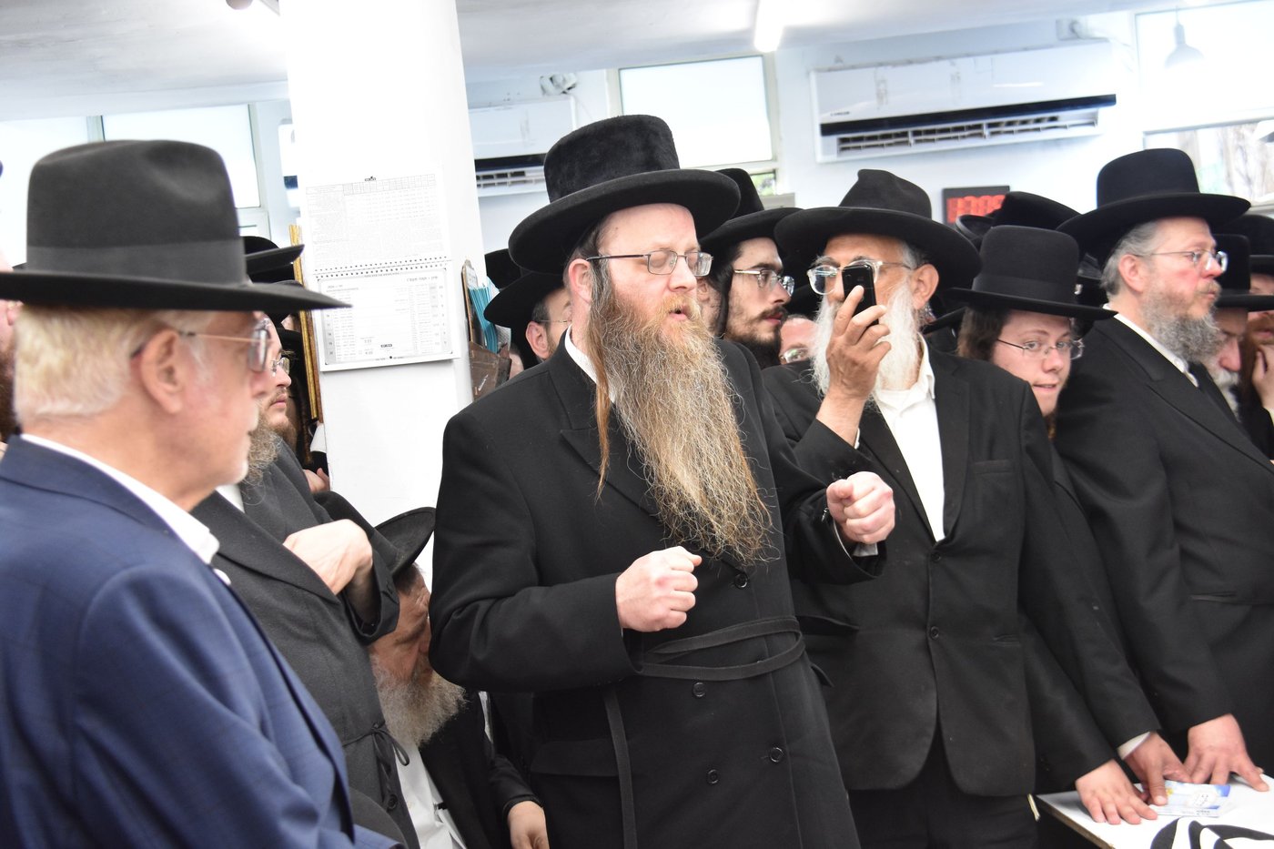 מסע הלוויית הרה"צ רבי חיים דב הלפרין זצ"ל