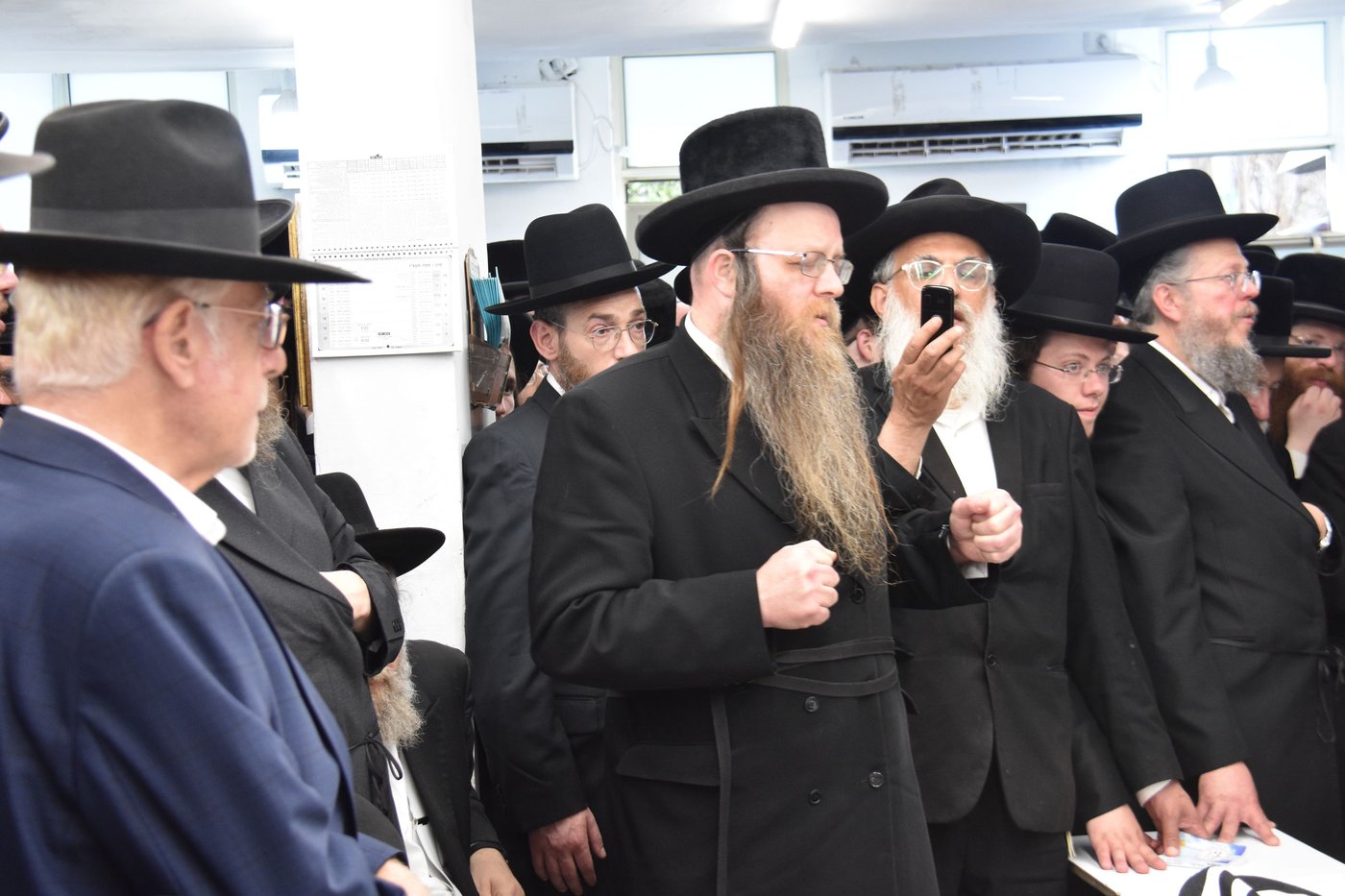 מסע הלוויית הרה"צ רבי חיים דב הלפרין זצ"ל
