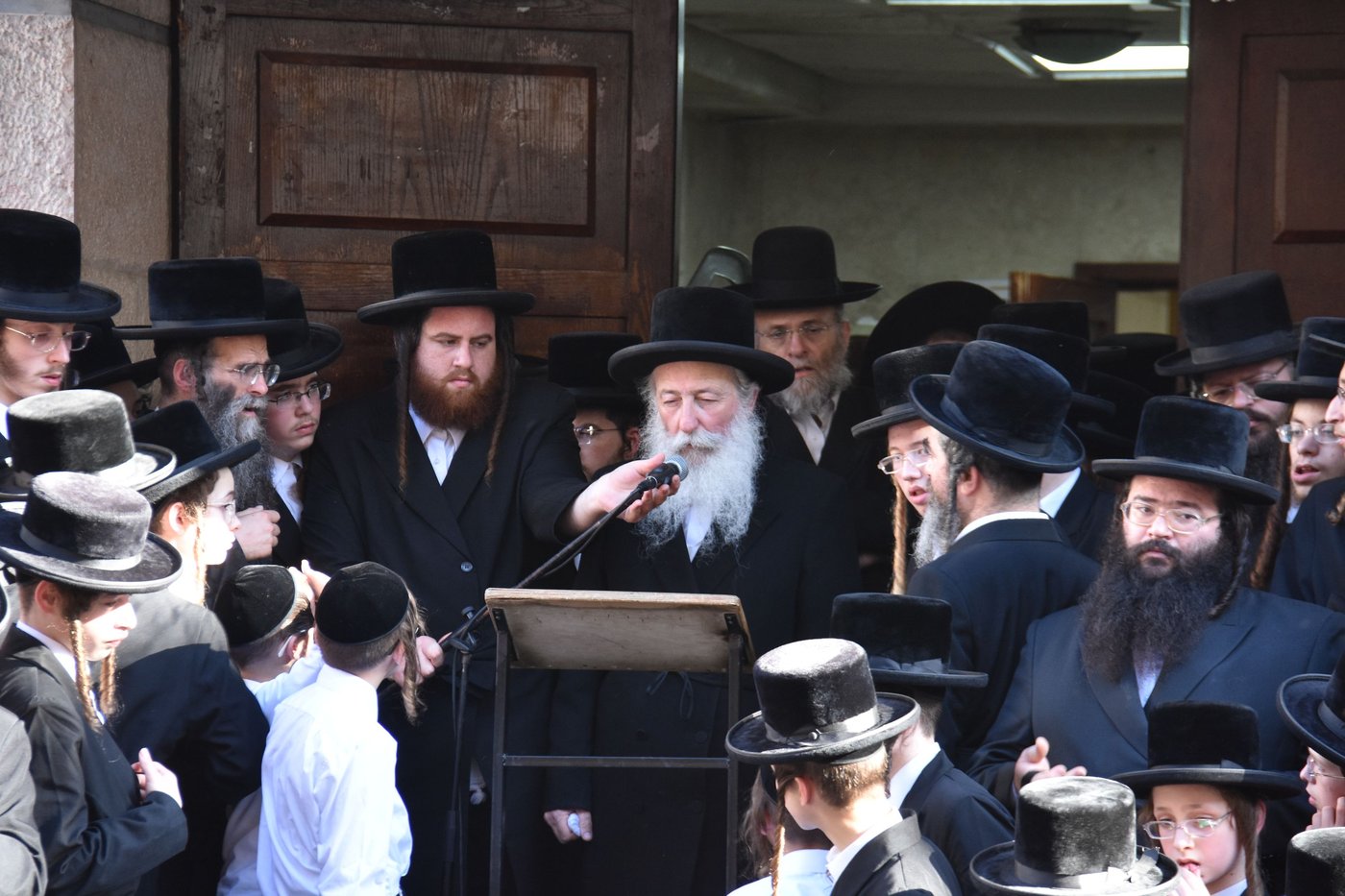 מסע הלוויית הרה"צ רבי חיים דב הלפרין זצ"ל