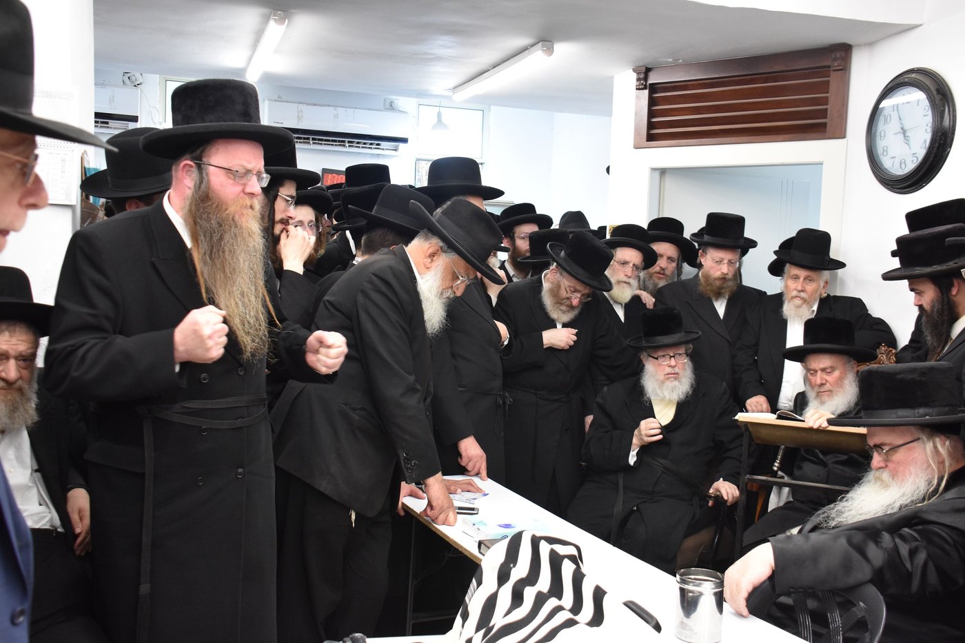 מסע הלוויית הרה"צ רבי חיים דב הלפרין זצ"ל