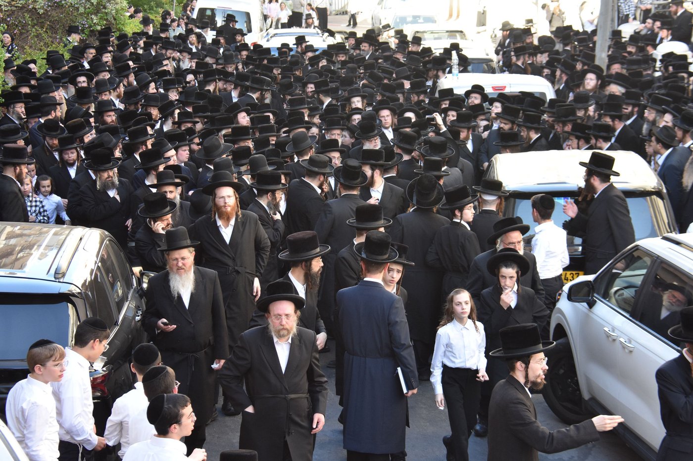 מסע הלוויית הרה"צ רבי חיים דב הלפרין זצ"ל
